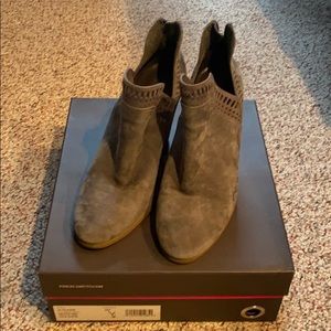 Vince Camuto FILEANA booties size 8